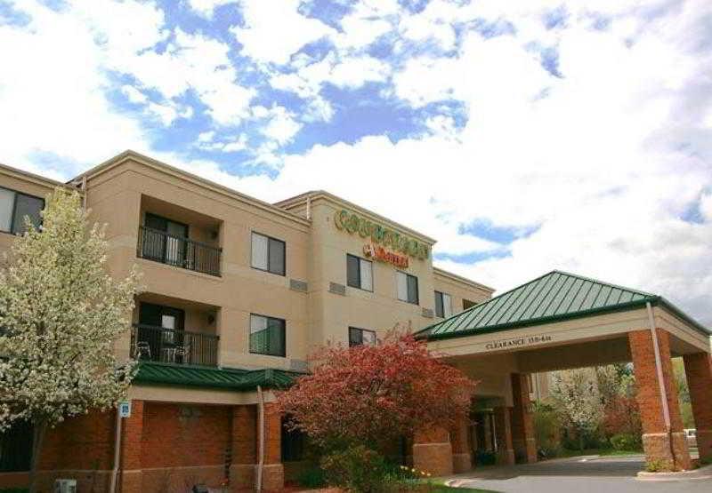 Courtyard By Marriott Traverse City Ngoại thất bức ảnh