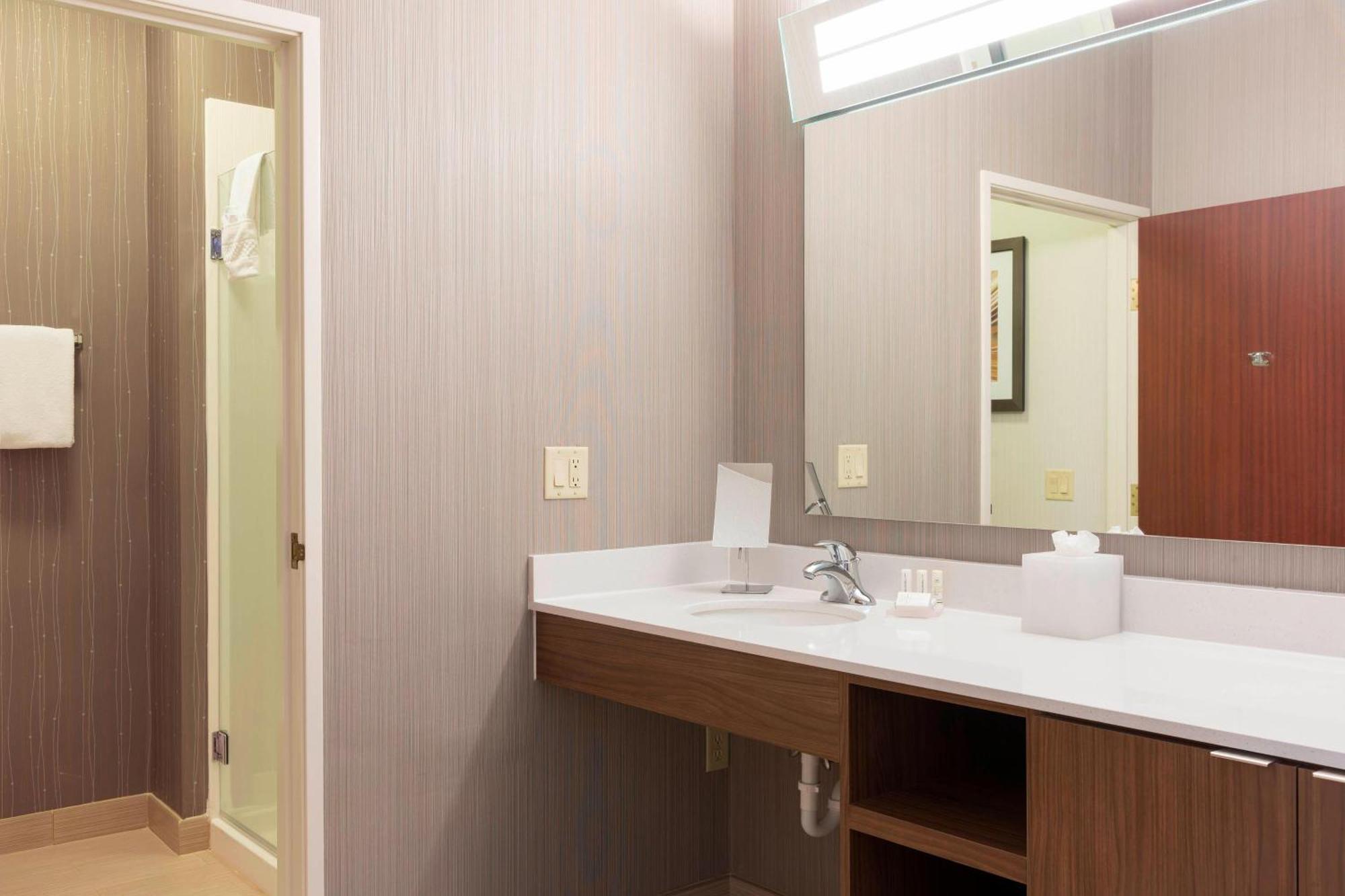 Courtyard By Marriott Traverse City Ngoại thất bức ảnh