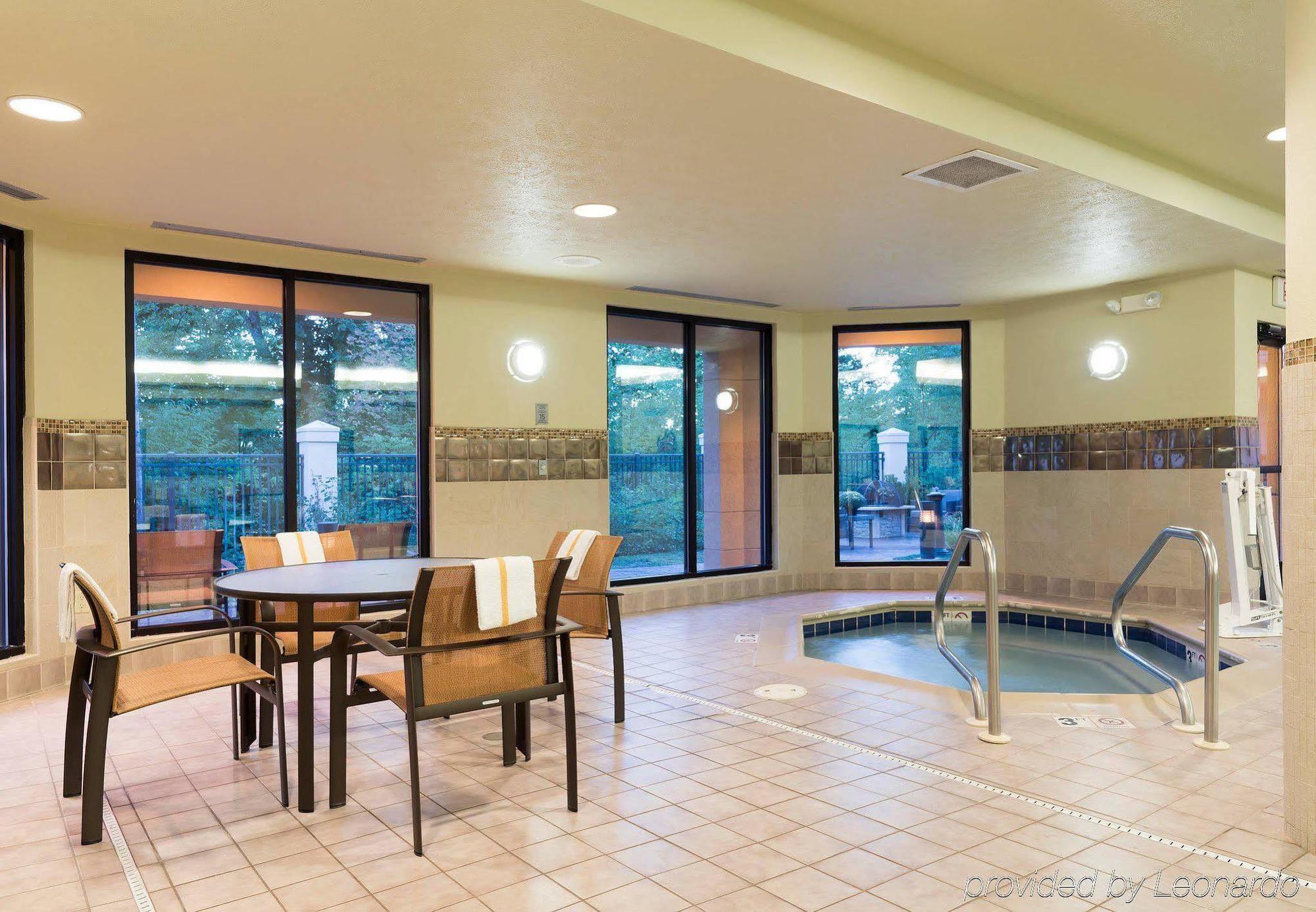 Courtyard By Marriott Traverse City Ngoại thất bức ảnh